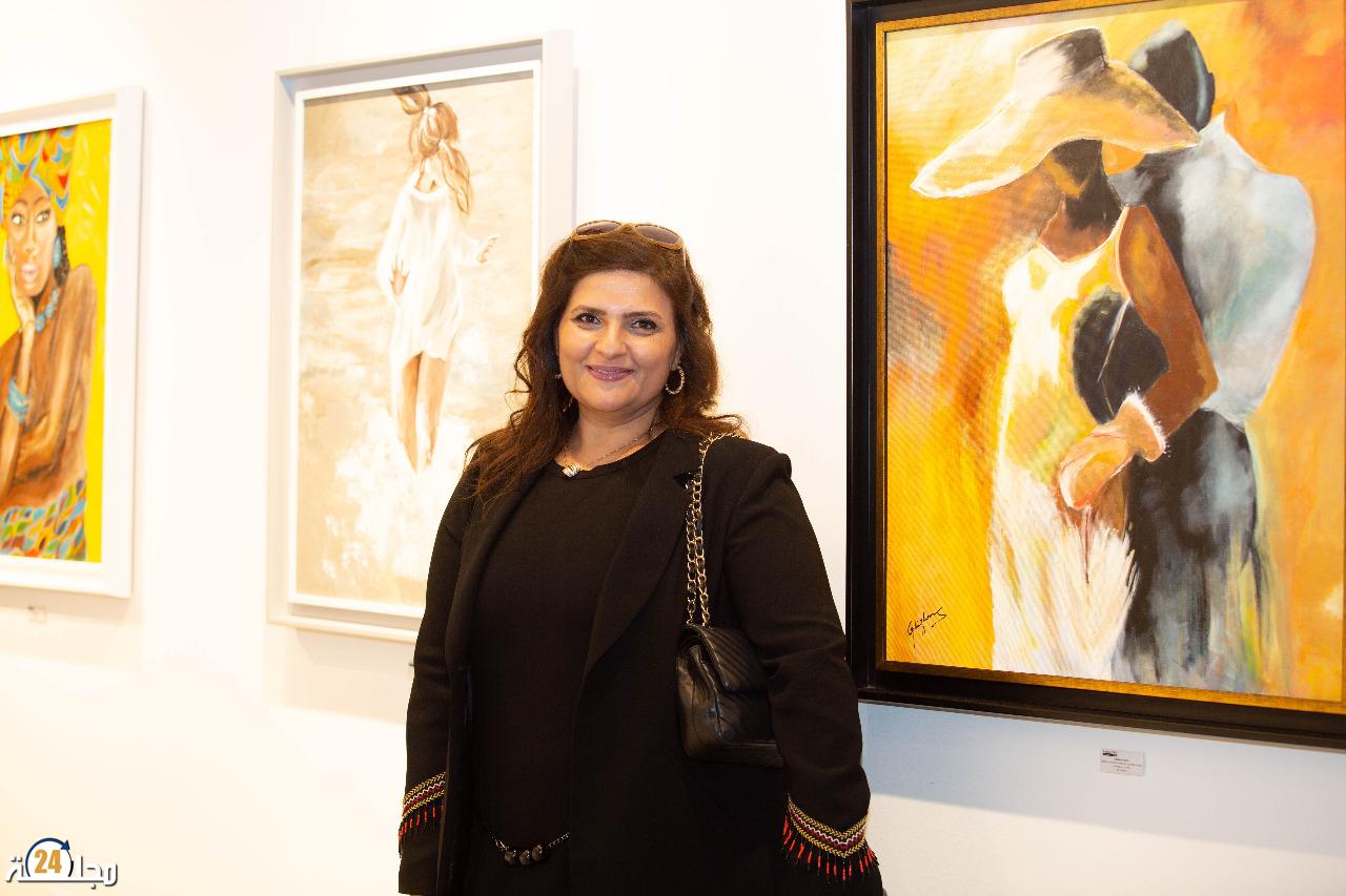 الفنانة التشكيلية غزلان درار .. صيدلانية تعزف في لوحاتها على أوتار الأمل وحب المرأة
