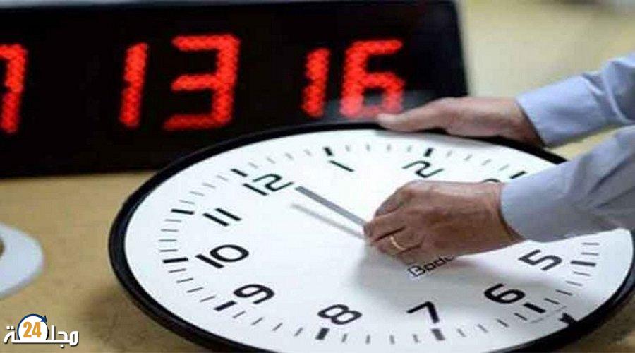 الحكومة تدرس إمكانية العودة للساعة القانونية للمملكة “غرينيتش” بشكل نهائي