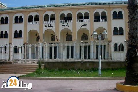 جماعة سطات تعتذر على عدم توفير خيمة لجنازة و توفرها لإقامة عرس في نفس اليوم