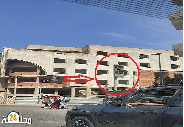 سطات …إشارات المرور الضوئية معطلة بشارع الزرقطوني والجهات المختصة في سباتها العميق