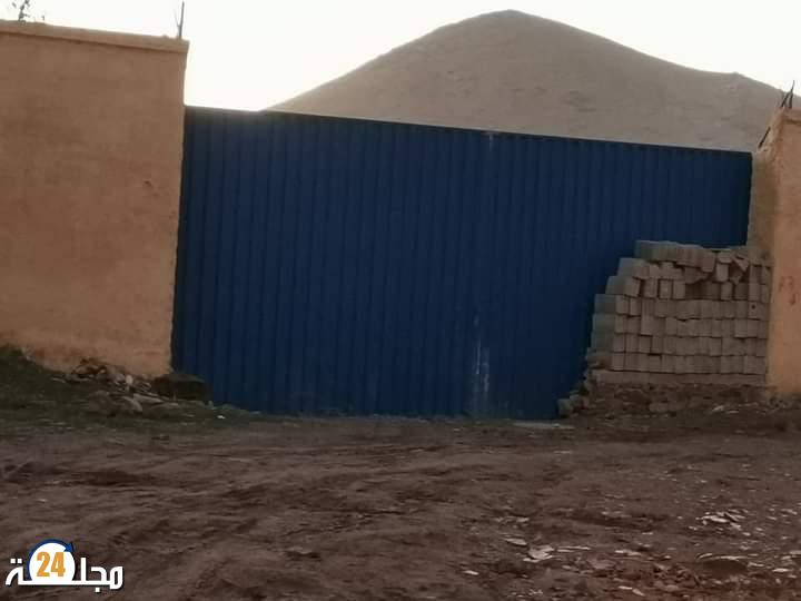 سوق مريرت يتحول إلى قلعة موصدة بالأبواب الضخمة وسيادة الفوضى و العشوائية