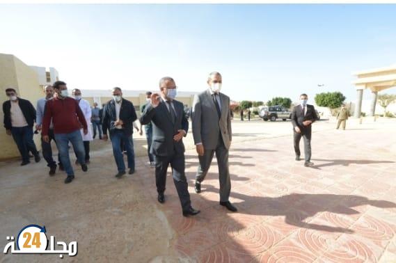 العيون…عبد السلام بيكرات والي جهة العيون الساقية الحمراء يتفقد المستشفى الميداني الخاص بكوفيد 19 ويطالب الساكنة بالانخراط في عملية التلقيح