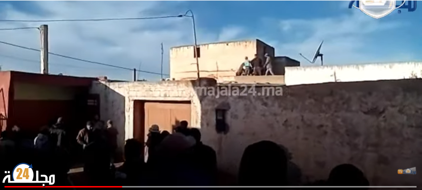 بالفيديو..شاهد لحظة اعتـ.ـقـ.ـال الشخص الذي طـ.ـعن سبعة تلاميذ بـ.ـسـ.ـلاح الابيض أمام مدرسة ضواحي سطات