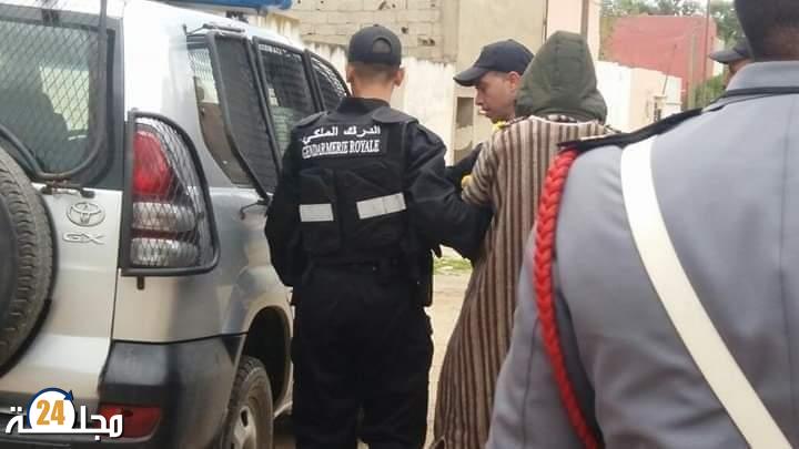 إيقاف شخص مبحوث عنه بسبب ترويج وحيازة المخدرات.