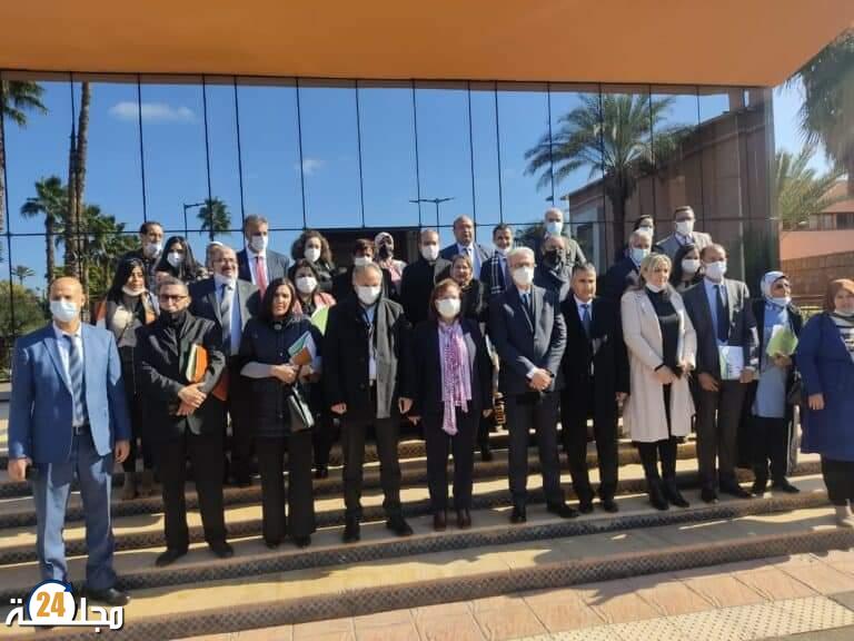 لقاء تشاوري للوزيرة “عواطف حيار” بجهة مراكش ٱسفي حول استراتيجية وزارة التضامن والإدماج الاجتماعي والأسرة والمؤسسات التابعة لها.
