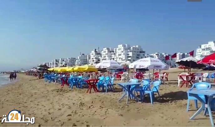 بعد فشل محاولة نصب.. نادل يعنف زبونه ويرش عليه شايا ساخنا