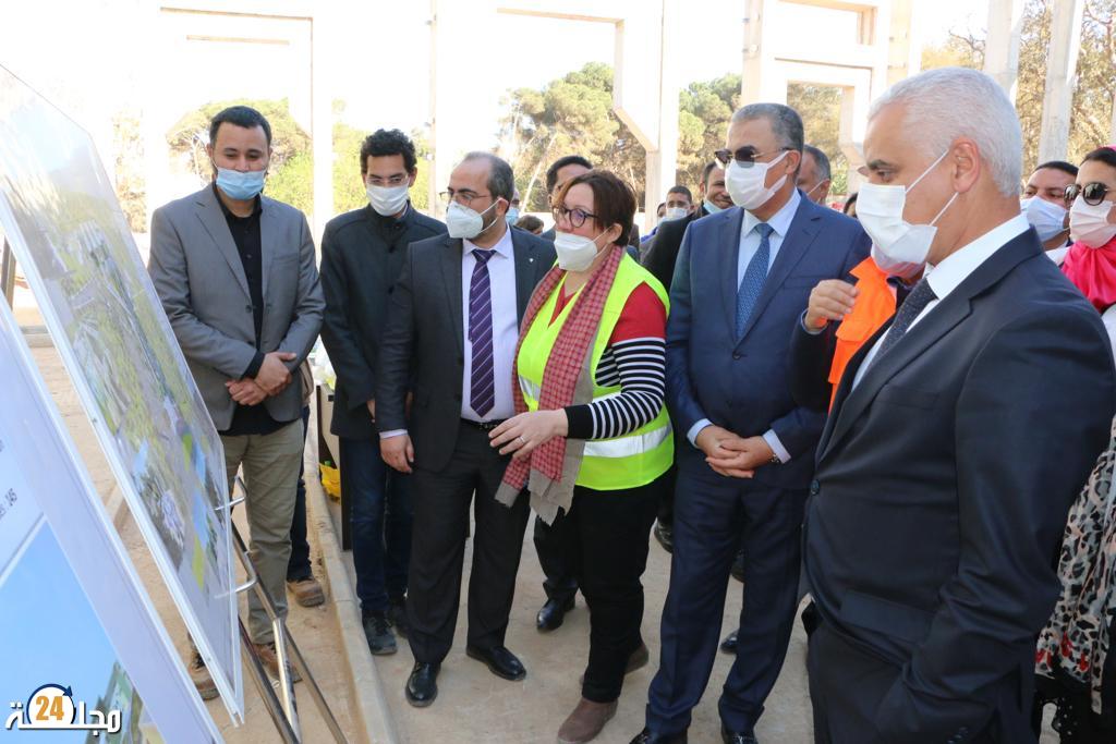 ٱيت الطالب يقوم بزيارة تفقدية لورش بناء المستشفى الإقليمي للقنيطرة