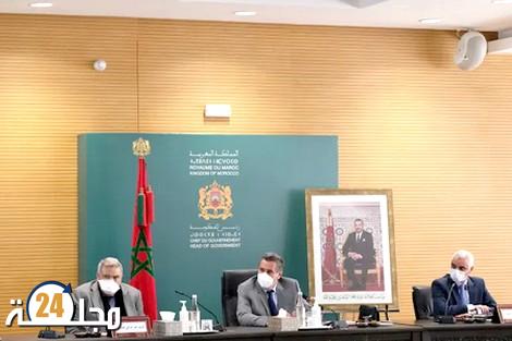 كوفيد-19..الحكومة تدعو إلى ضرورة التزام الإدارات والمؤسسات العمومية بجميع الإجراءات الاحترازية