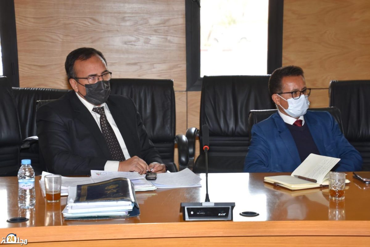 اجتماع بمقر عمالة تيزنيت حول الاستثمار بالمنطقة الصناعية