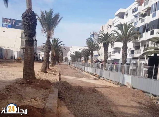 أشغال تهيئة شارع الحسن الثاني تسبب ضررا لعدة شركات.. والمشتكون يصفون الأشغال بالعشوائية