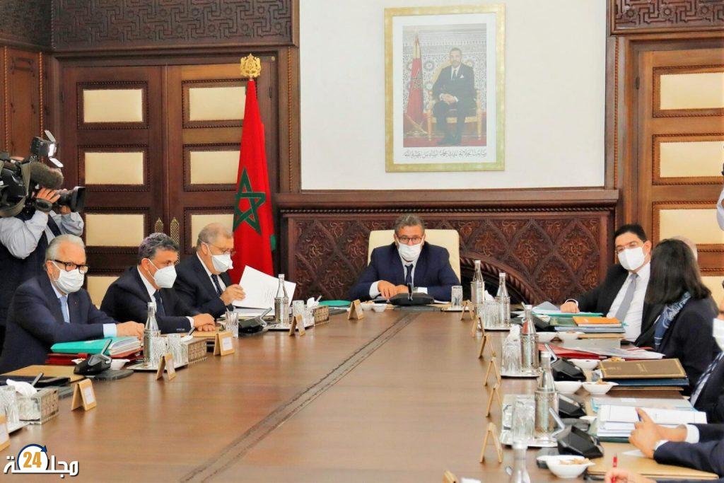 مذكرة وزارية جديدة تطالب الموظفين بالتلقيح.. والممتنعون سيعتبرون في حالة انقطاع