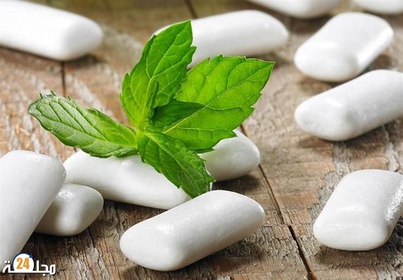 مضغ العلكة… أضرار لا يعرفها كثير من الناس