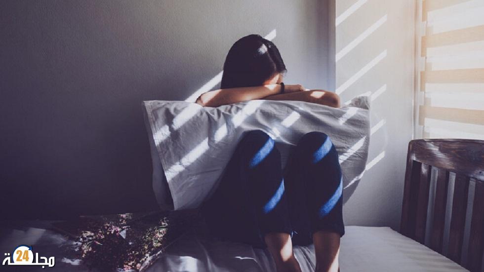 ما هي العلاقة بين المكوث في المنزل والاكتئاب؟