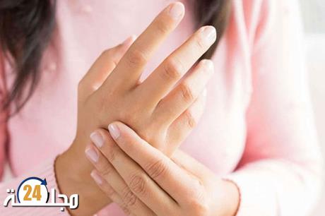 آلام الأصابع والساقين المفاجئين.. سببهما نقص هذه الفيتامينات