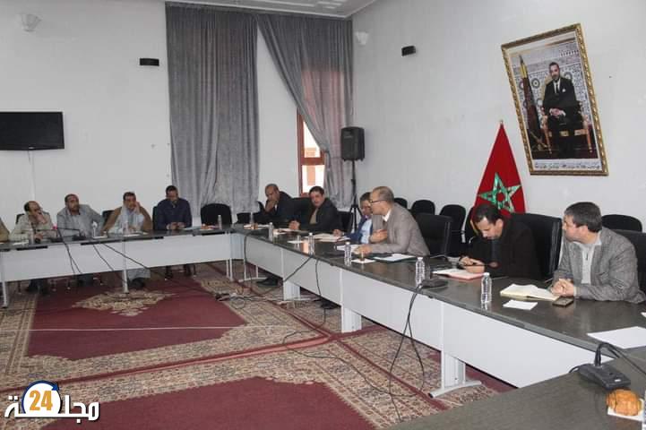 لقاء تواصلي لمدير أكاديمية جهة كلميم وادنون مع المكتب الجهوي للجامعة الوطنية للتعليم (إ.م.ش).