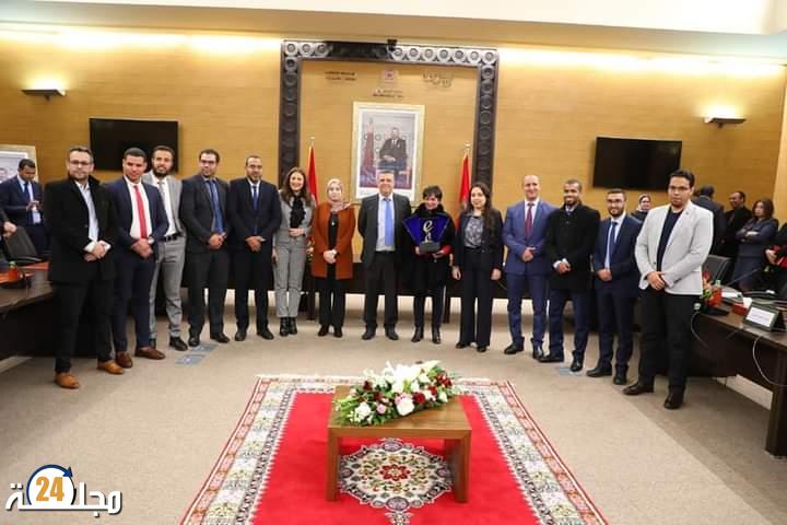 وزير العدل عبد اللطيف وهبي يحتفي بالفريق الذي عمل على إنجاز المنصة الحائزة على جائزة امتياز