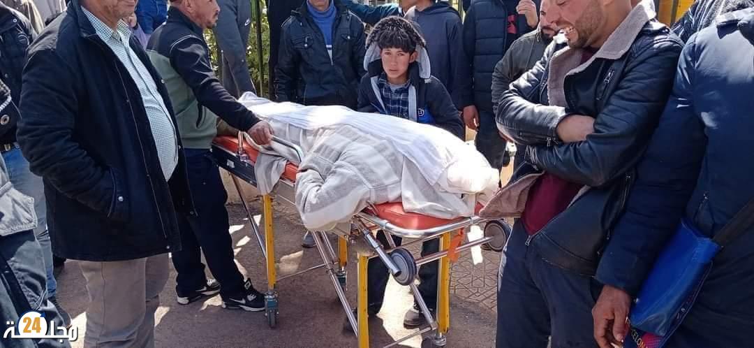 سابقة إحتجاج عائلة بجتة إبنها على متن سرير طبي جابت شوارع تاوريرت