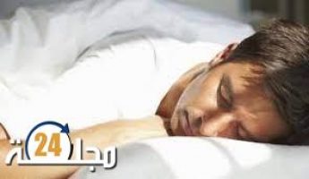 3 طرق للنوم.. خبراء يكشفون “الوضعية الأفضل” لصحتك