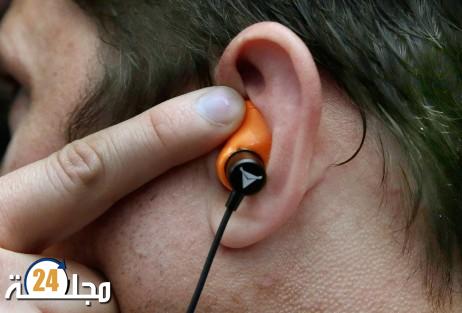 استخدام سماعات الأذنين يوميا يتسبب في مخاطر صحية