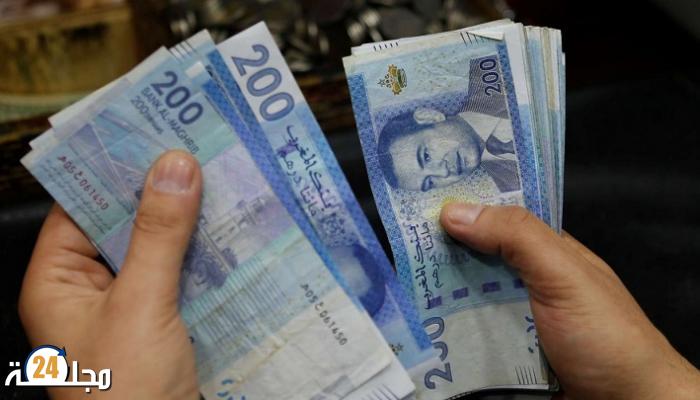 موظفو القطاع العام يتسلمون الشطر الأول من الزيادة العامة في الأجور