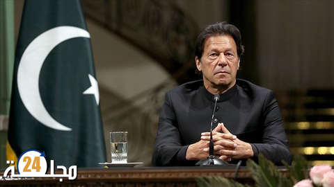 البرلمان الباكستاني يُقيل رئيس البلاد عمران خان