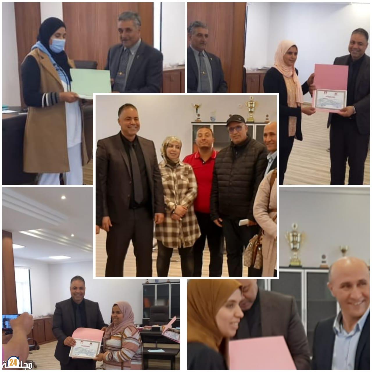 بعد نجاح الدورة التكوينة للحقيبة المسرحية تم توزيع الشواهد على الأساتذة المشاركين