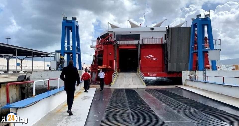 وصول أول باخرة لميناء طنجة