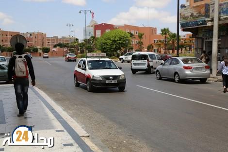 العيون…. سيارات الأجرة الصنف الثاني تعلن خروج القطاع من التنظيم للعشوائية