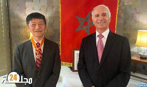 توشيح السفير الياباني السابق بالوسام العلوي من درجة قائد