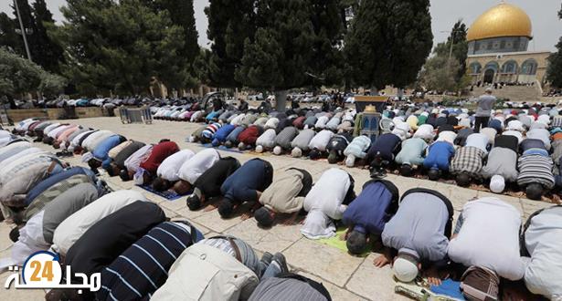 أزيد من 200 ألف فلسطيني يؤدون صلاة عيد الفطر بالمسجد الأقصى