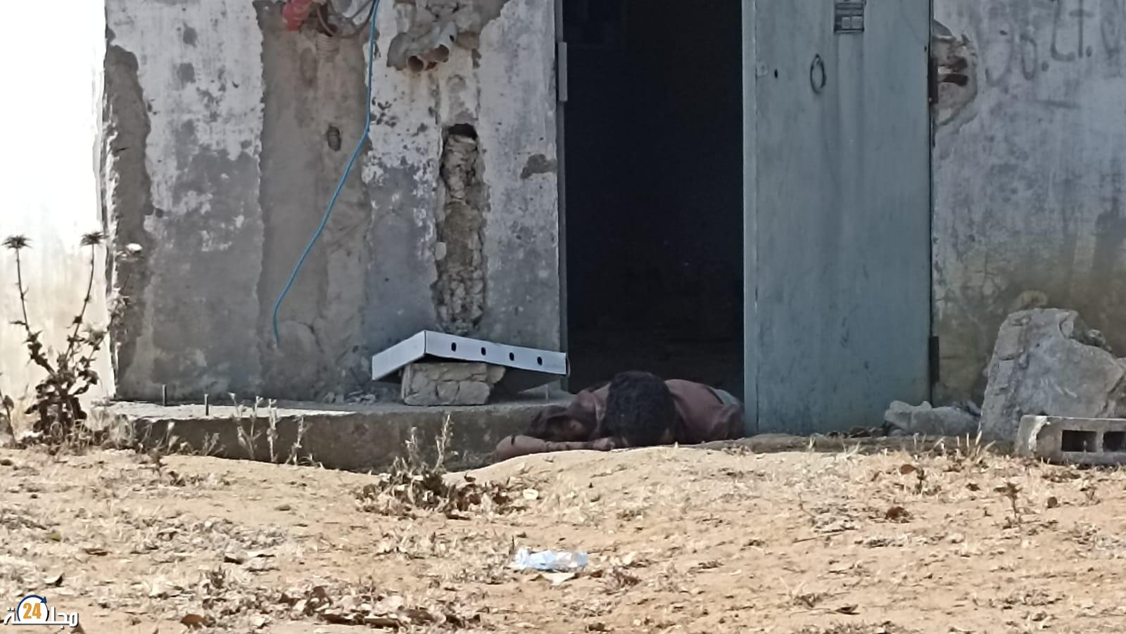 ياربي السلامة لقاو جثة شاب بباب موزع كهربائي بأحد السوالم