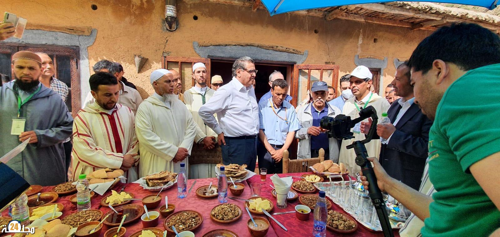 أخنوش يستمتع بجمال الطبيعة بجماعة اسني نواحي مراكش ، و يتفقد مشاريع تنموية للمجتمع المدني