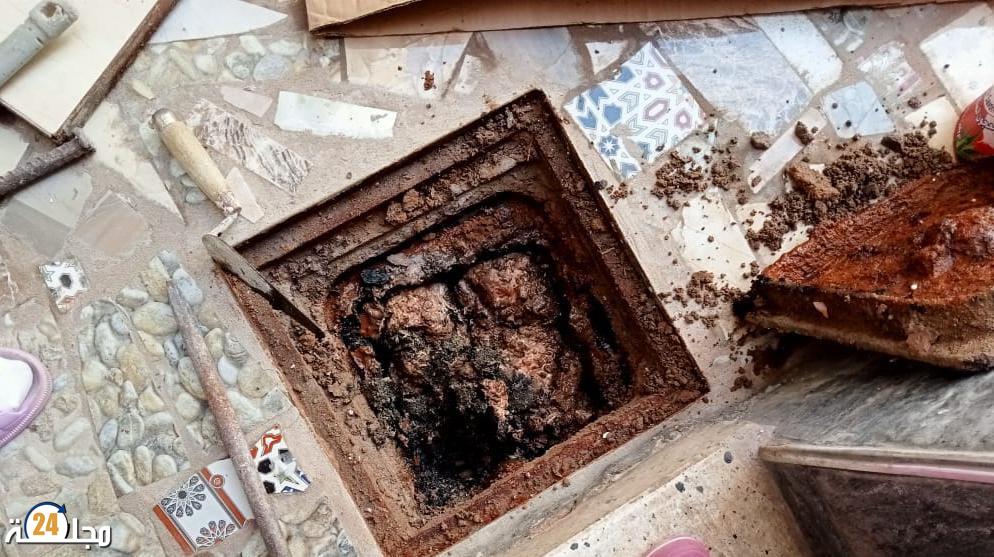 سطات..ساكنة بدرب الصابون تستنكر تماطل الوكالة المستقلة لتوزيع الماء و الكهرباء لإصلاح قناة للصرف الصحي