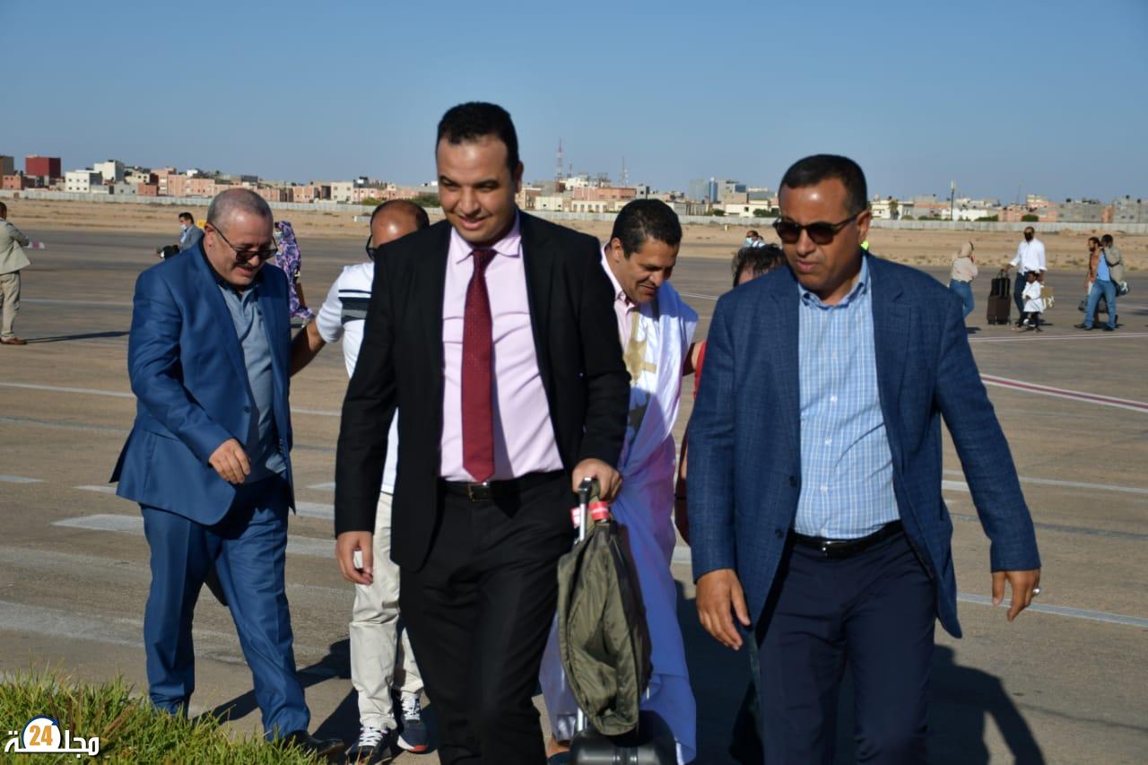 العيون….. مصطفى بيتاس على رأس الوفد الحاضر للمؤتمر الجهوي لحزب التجمع الوطني للاحرار و مدير مطار الحسن الاول يمتنع عن فتح باب القاعة المخصصة لاستقبال الضيوف و الشخصيات