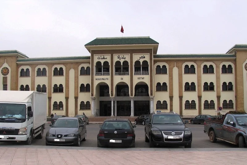 حالة من التوتر داخل مجلس جماعة سطات بسبب شبهات مشروع بالمدخل الشمالي للمدينة