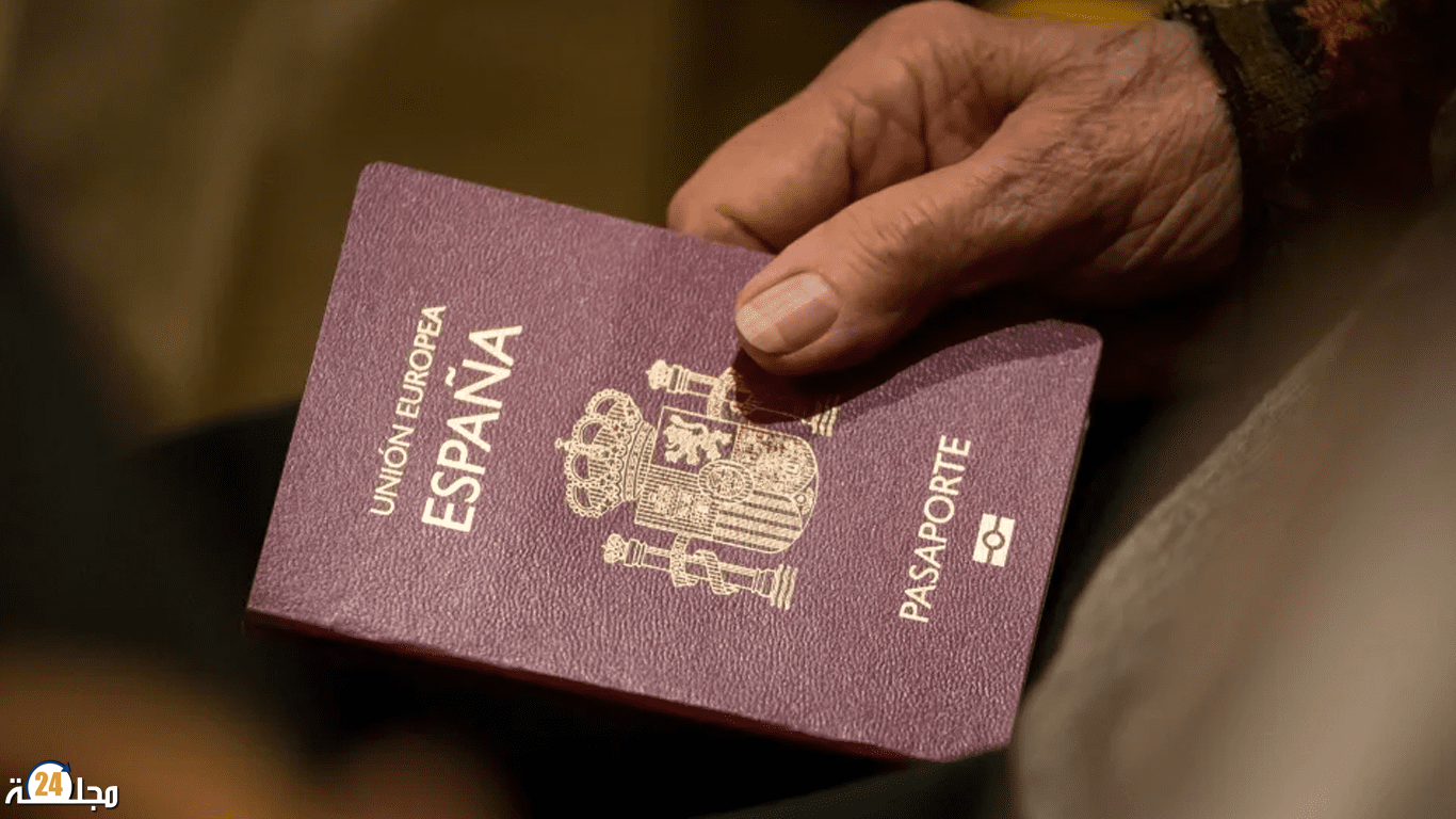 سابقة.. إسبانيا تمنح الجنسية لطفلة وُلدت على متن قارب للمهاجرين