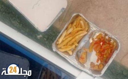 العيون….. موظفي و موظفات المداومة بالمستشفى الجهوي يحتجون بهاته الطريقة