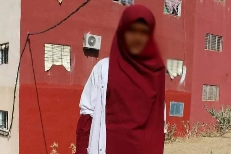 بسبب حجابها.. إعدادية بفاس تمنع تلميذة من الدراسة ومديرية التعليم توقف القرار
