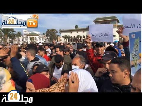 بالفديو ..ساكنة الدار البيضاء ينزلون للشارع في وقفة إحتجاجية قوية .. ضد غلاء الأسعار و المحروقات