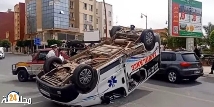 خطير…انقلاب سيارة إسعاف بوجدة