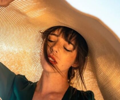 مكونات تجميلية تصبح خطرة عند التعرض للشمس