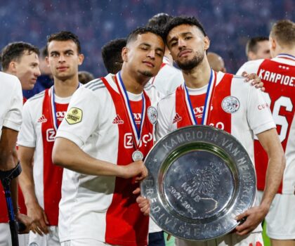 لاعب مغربي يغيب عن معسكر أياكس بسبب تهديدات بالقتل