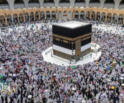 السعودية تبدأ استقبال طلبات تأشيرات العمرة وفق هذه الشروط