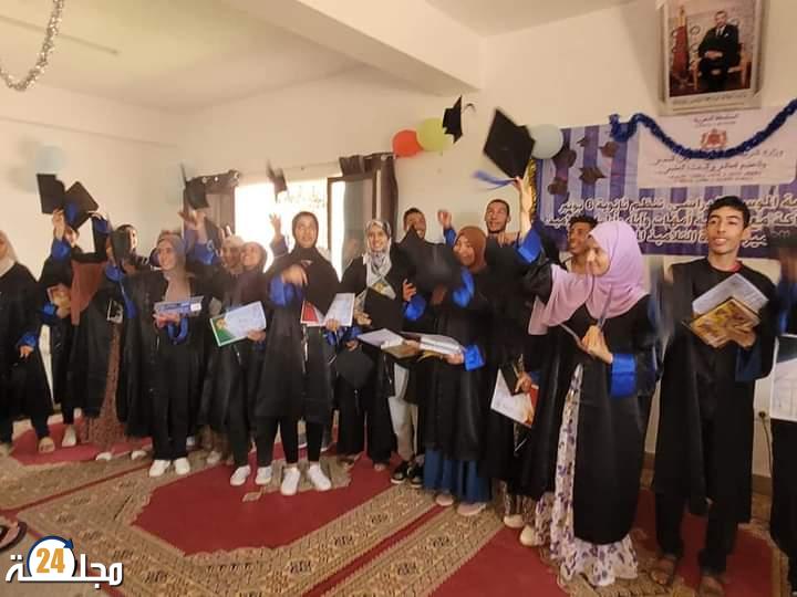 الجديدة… الاطر الإدارية والتربوية بثانوية 6 نونبر باولاد فرج تنظم حفلا على شرف التلاميذ المتفوقين