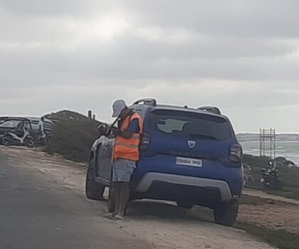 الجديدة….احتلال الشواطئ يصل إلى الحوزية و رئيسة الجماعة تصرح بمجانية مراكن السيارات