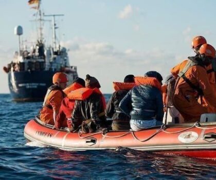 إنقاذ 100 مهاجر سري وانتشال جثامين آخرين بعرض السواحل التونسية