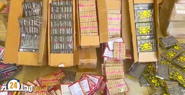 جمارك طنجة تداهم مرآبين وتحجز 159 ألف وحدة من المفرقعات