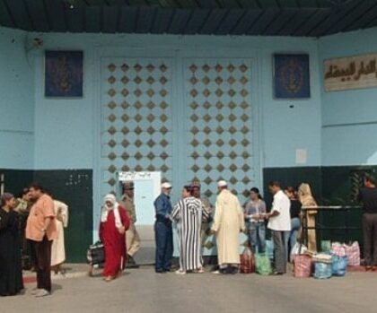 إدارة سجن عين السبع تنفي ادعاءات بشأن حرمان سجين من الترويض الطبي