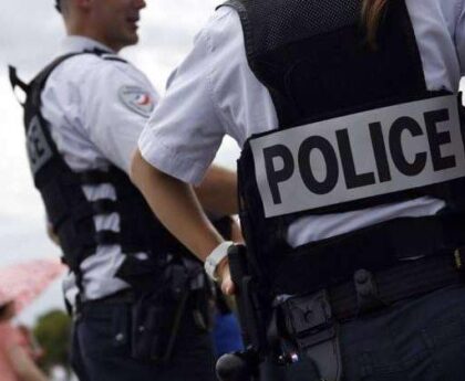 باريس..الشرطة تقتل رجلا مسلحا بسكين في مطار شارل دوغول