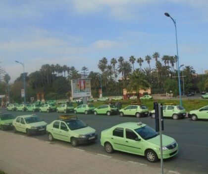 سائقو سيارات أجرة بالمحمدية يتحايلون على القانون